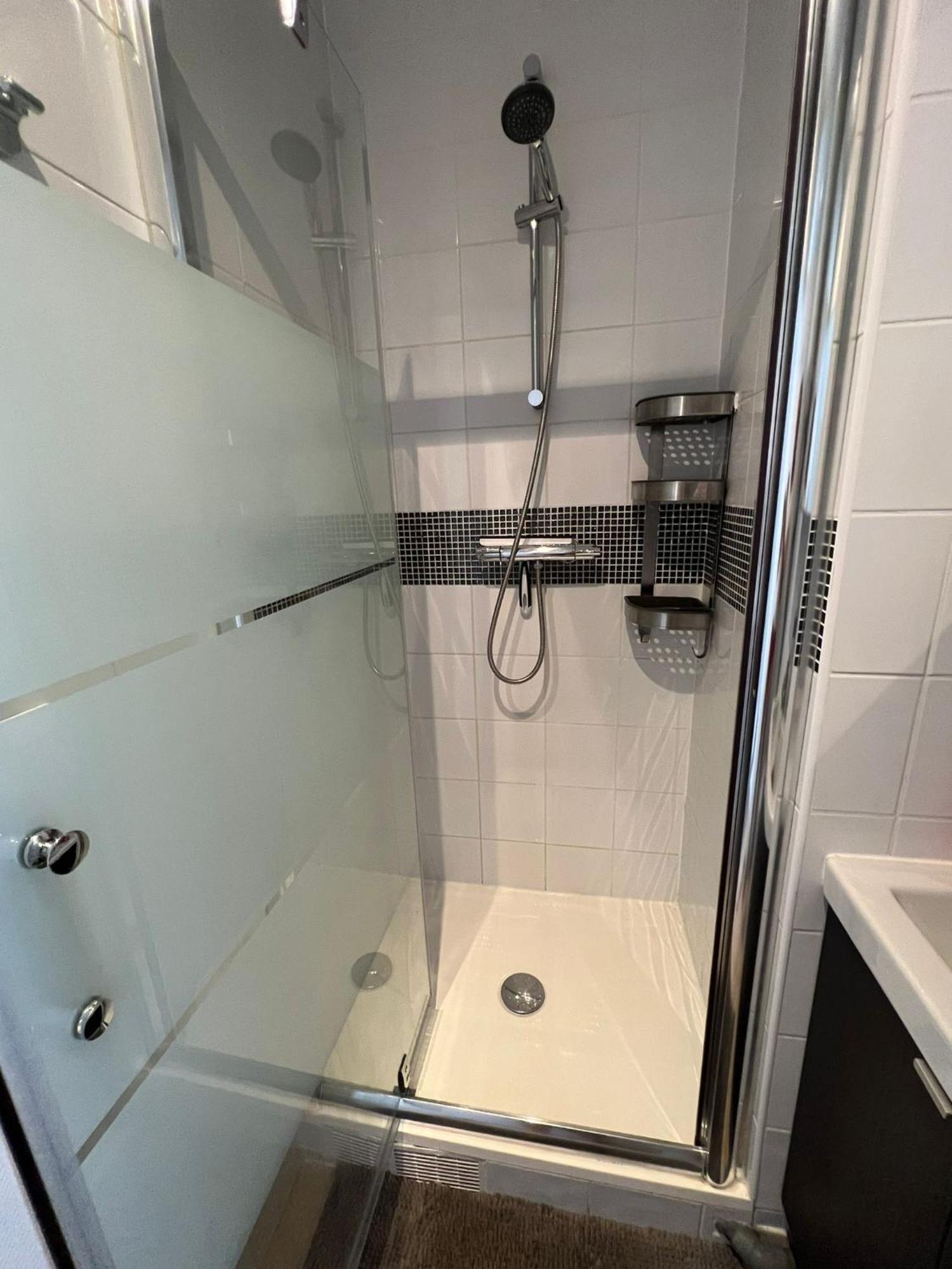 Studio Moderne Au Coeur De Paris Batignolles Екстериор снимка